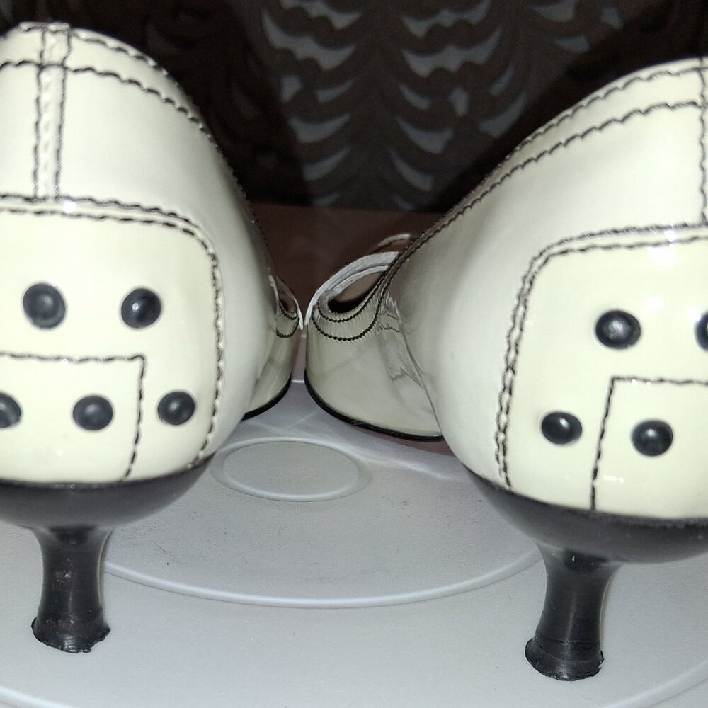 EUC Tod's Ivory Patent Leather Driving Kitten Heel 7.5 Italy Black Stitching - Picture 4 of 6